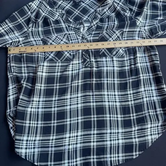 Torrid Harper Black and White Plaid Women's Top - Picture 9 of 12